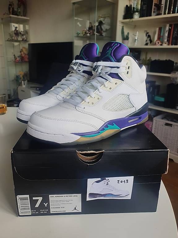 Scarpe da uomo: Nike Air Jordan 5 "Grape" 2013 Grösse 40 – Usato da Windisch venduto da Xabeba