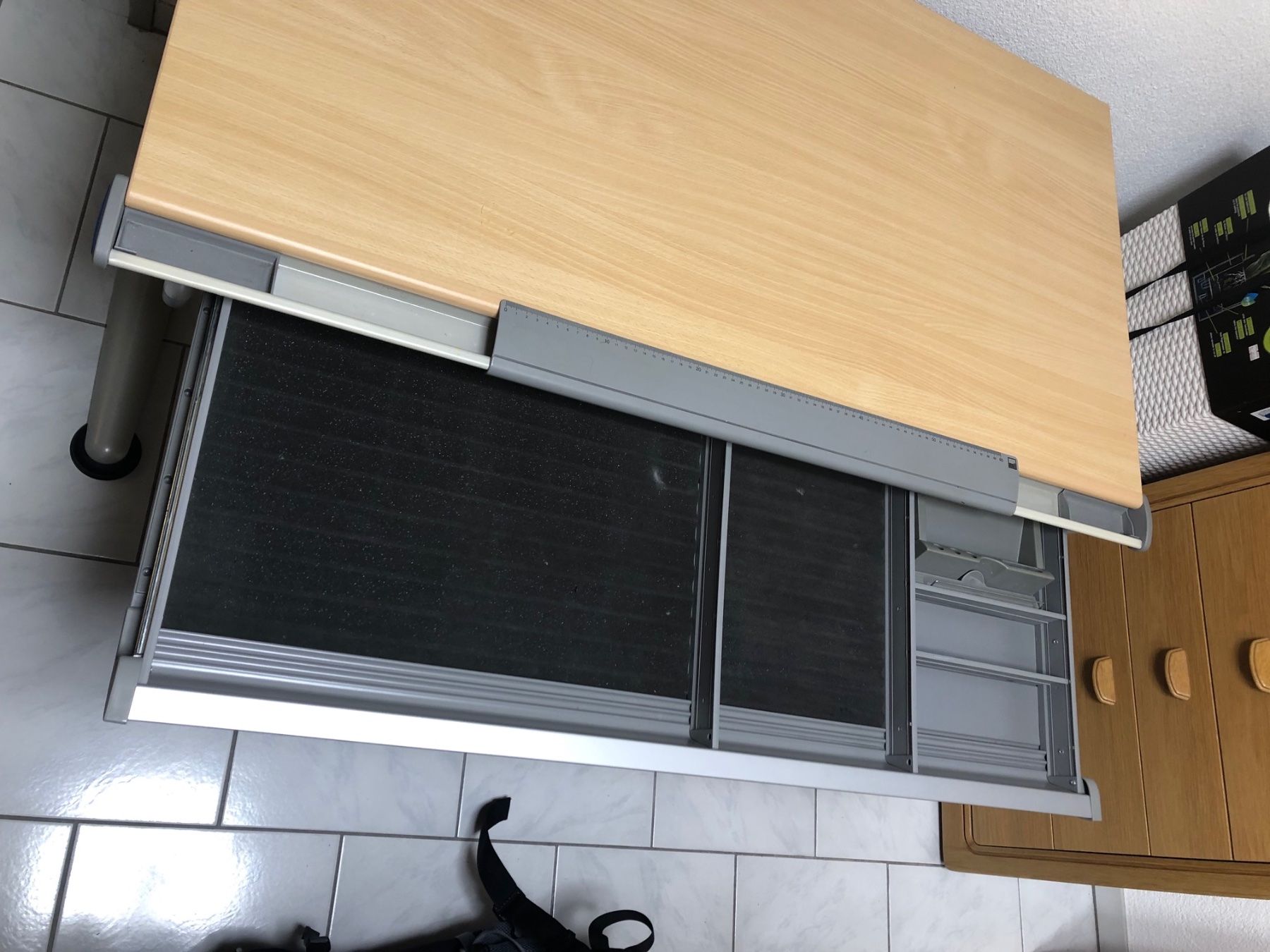 Schreibtische: Moll Kinder Schreibtisch Modell Runner – Gebraucht aus St. Pelagiberg von  8