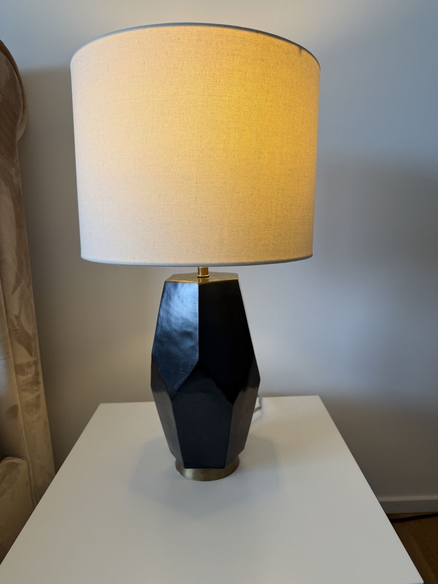 Lampade: Modern Black Table Lamp with Beige Shade for Spring! – Usato da Schwyz venduto da adbaar 1