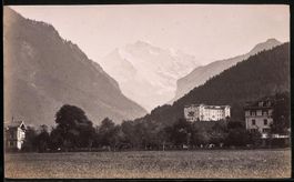 Fotografie Interlaken, Blick zum Hotel J