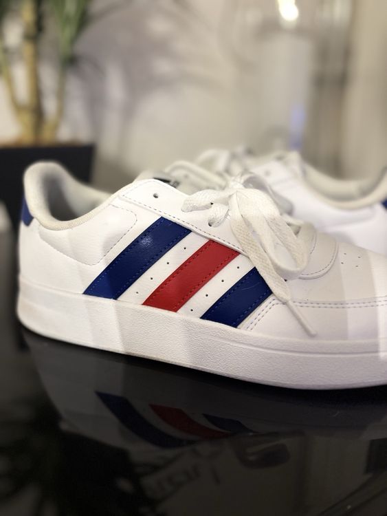 Adidas Chaussures hommes: Adidas Sneacker Gr. 39 1/3 blau weiss rot – D'occasion à Wettingen par Hasta80 2