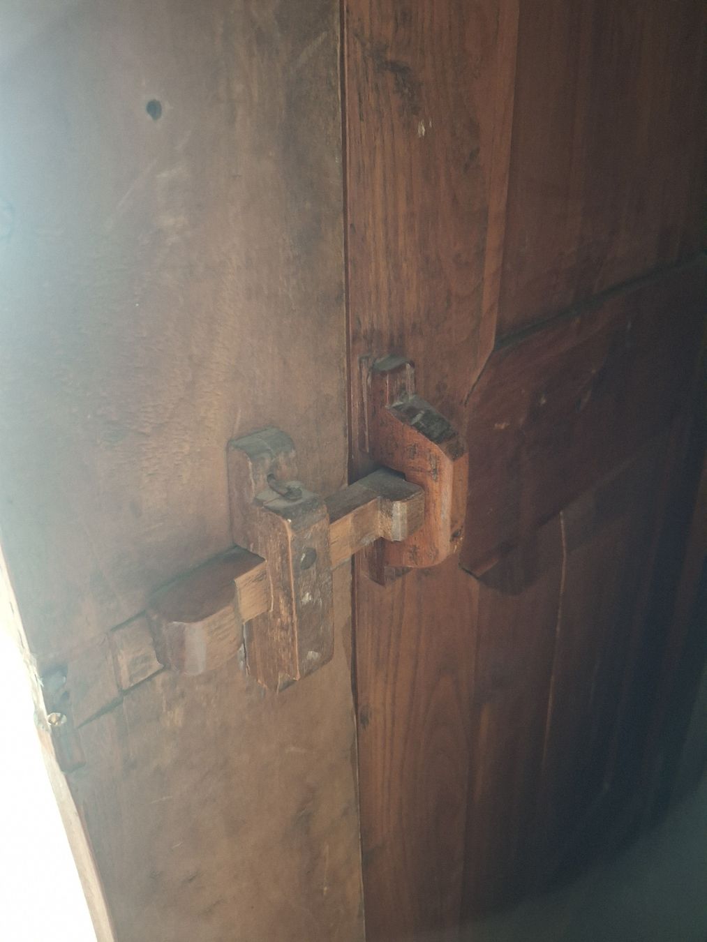 Schränke: Schrank alt mit Rissen – Gebraucht aus Aarburg von ssi_ckz5 6