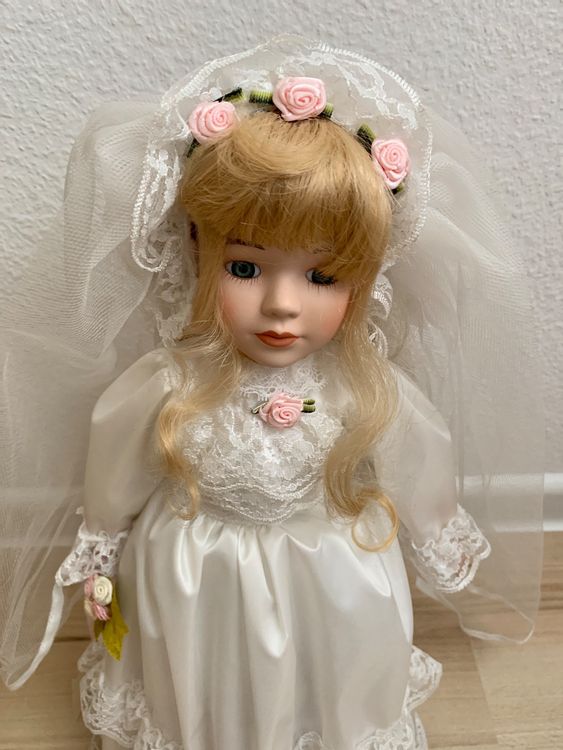 Puppe - Braut im weissen Kleid 2