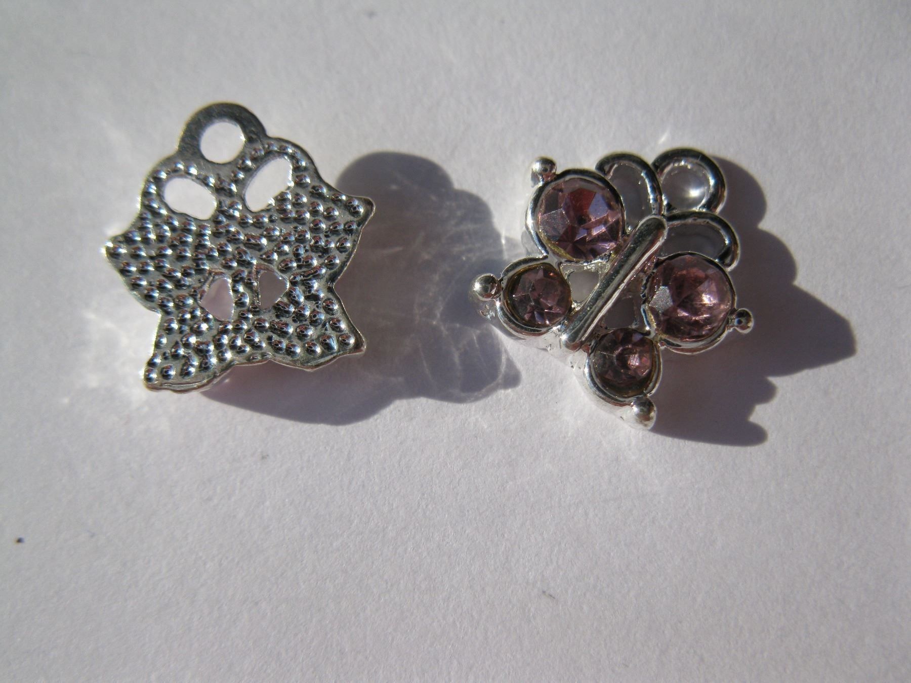 Anhänger: 2 Anhänger Schmetterling mit lila Strass – Neu und originalverpackt aus St. Margarethen TG von LuanaKa 1