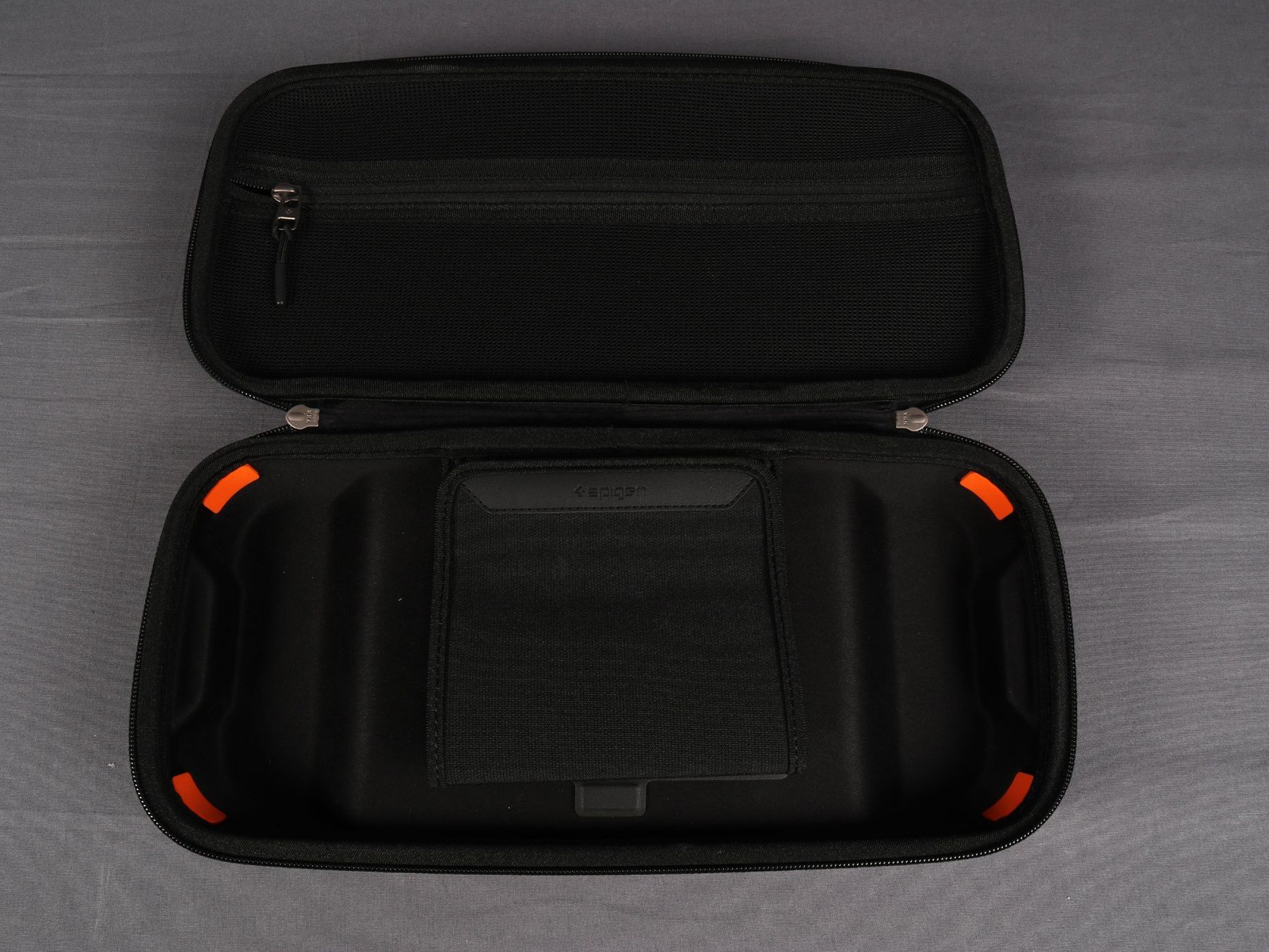 Spigen Custodie protettive: SPIGEN Steam Deck Case – Nuovo (secondo la descrizione) da Steinen venduto da Restwert_Steinen 2