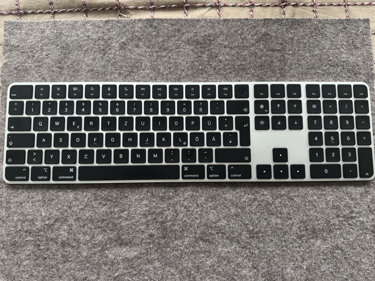 Apple Tastaturen: Apple Magic Keyboard with Touch ID - Extra large – Neu und originalverpackt aus St. Gallen von Asmolon 1
