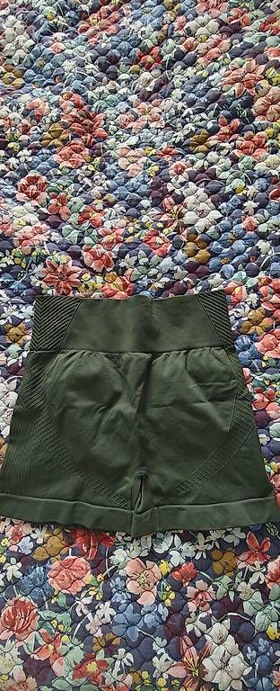 Leggings: Short sans coutures de USA Pro - Taille 38 – Usato da Fribourg venduto da cov_5s7x 2