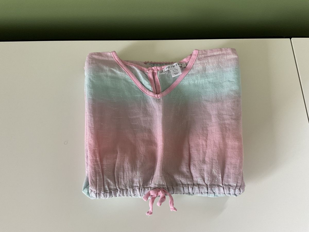 Blouses, T-shirts & Tops: Hübsche Regenbogen Bluse  Gr. 122 – Neuf (Voir description) à Pfäffikon ZH par Ben0707 5