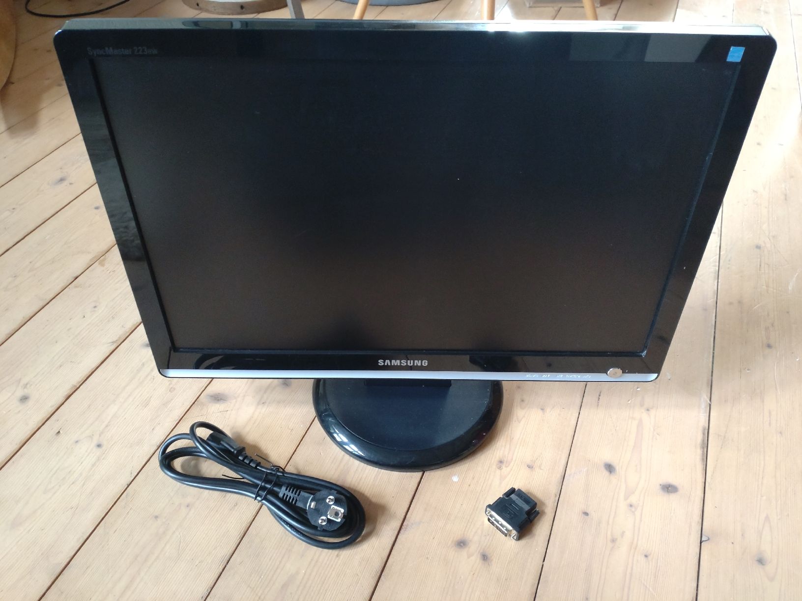 Samsung Monitor: Samsung SyncMaster 223BW 22" Monitor inkl. HDMI-Adapter – Usato da Zofingen venduto da Einherjar