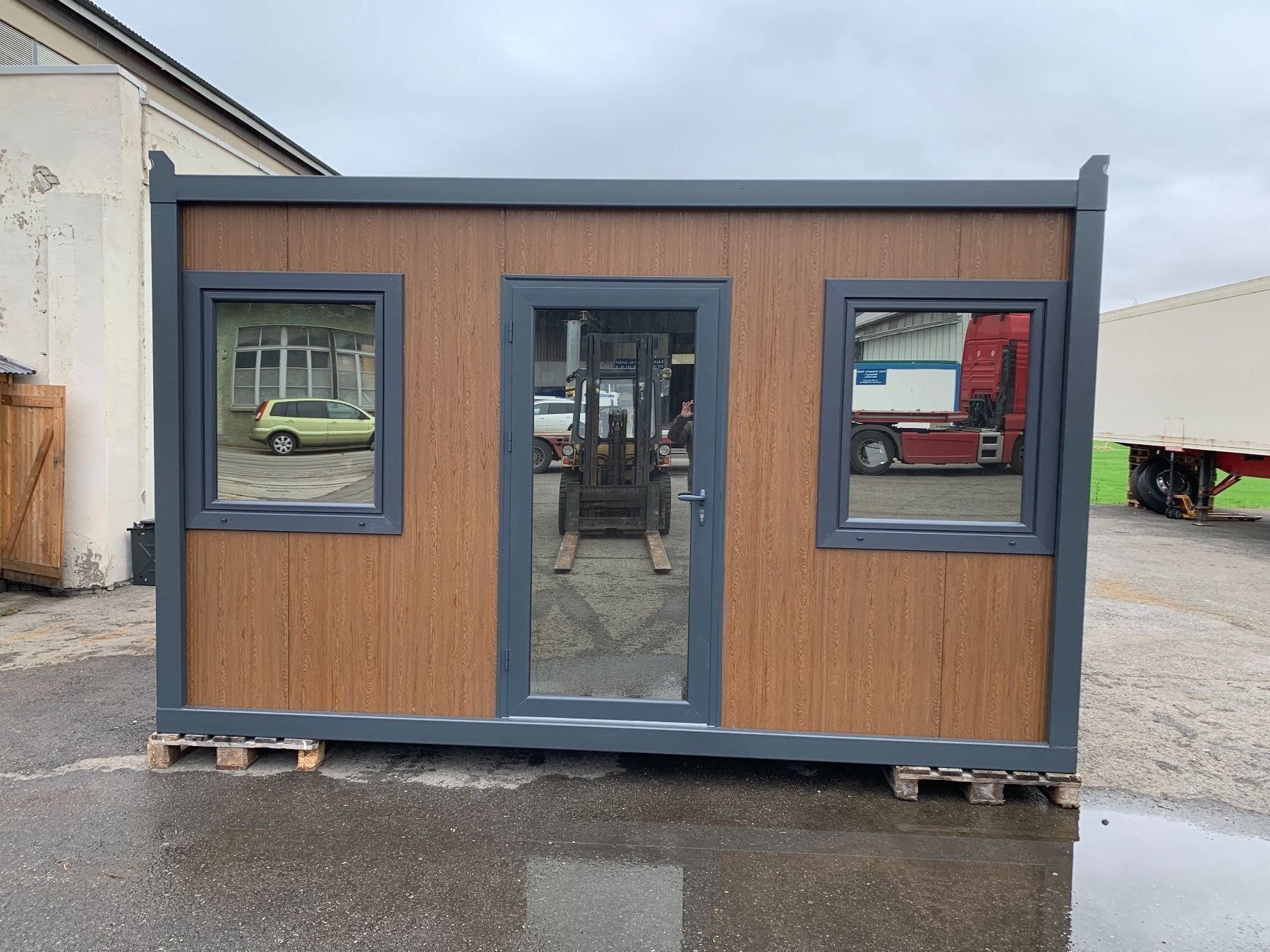 Contenitori edile: Hofladen / Büro- / Baucontainer 4.2 m – Nuovo (secondo la descrizione) da Oftringen venduto da Britta