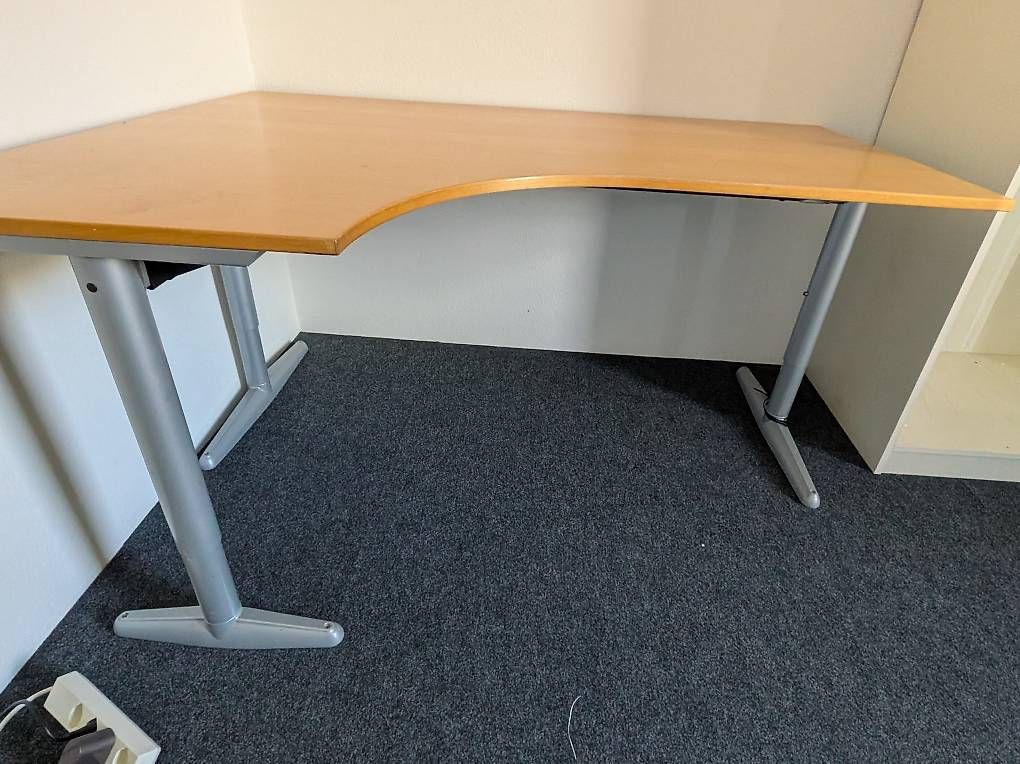 Schreibtische: Eckbürotisch IKEA Galant, rechts – Gebraucht aus Zürich von Hungi04