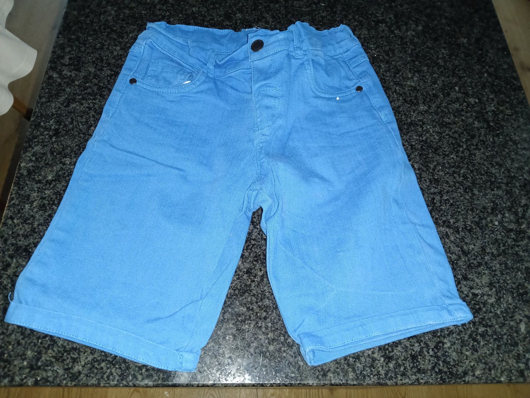 C&A Pantaloni: Blaue kurze Hose 140 c und a – Usato da Fislisbach venduto da Coffeeinthemorning