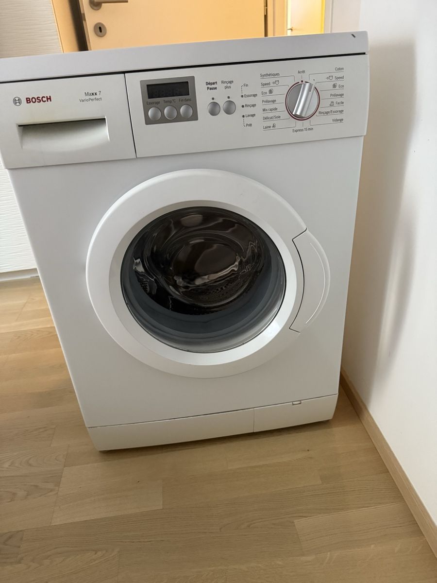 Bosch Machines à laver: Lave-linge Bosch Maxx 7 VarioPerfect, état impeccable – D'occasion à Genève par mai_vv5m