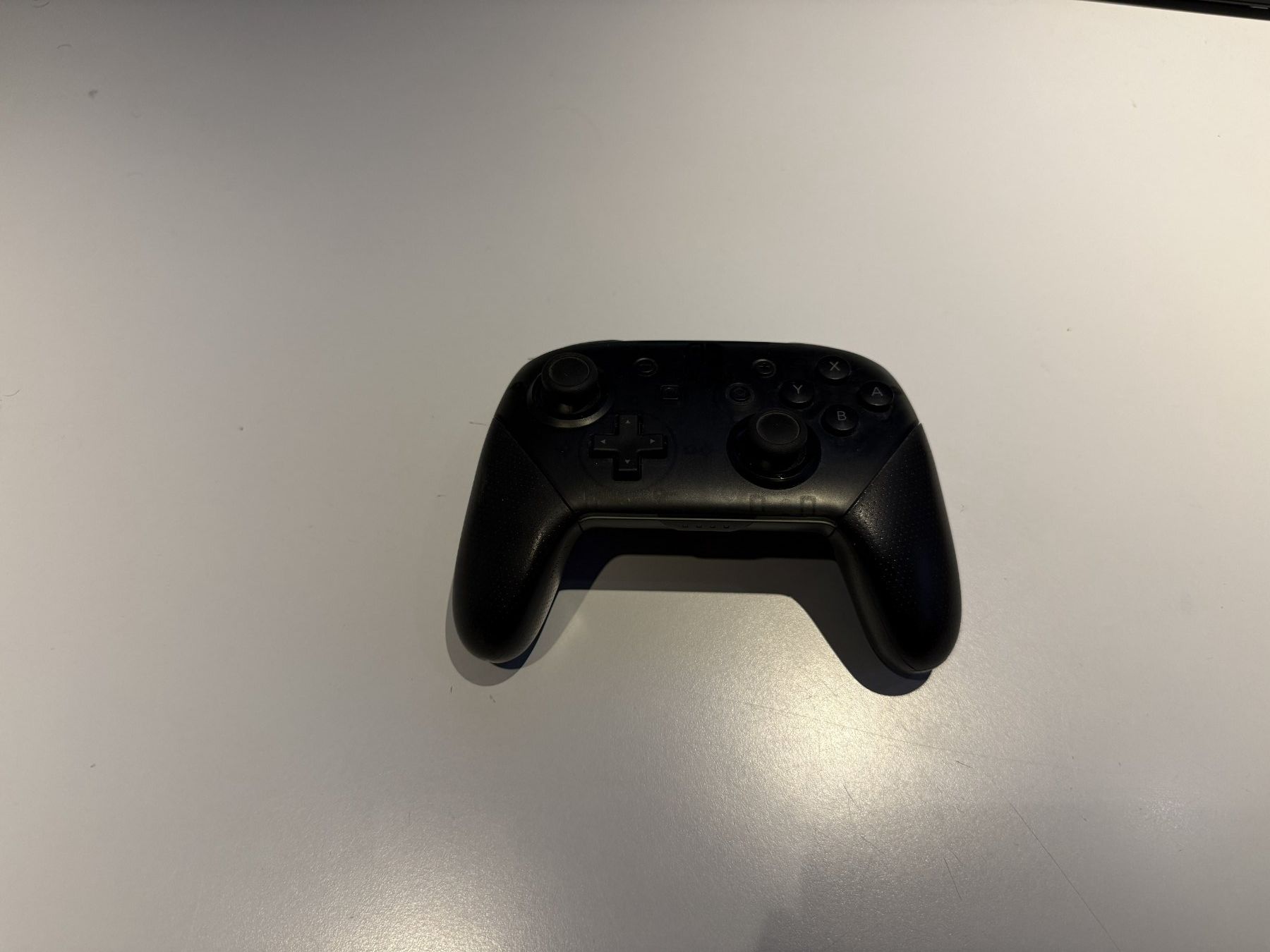 Nintendo Console: Nintendo Switch V1 Unpatched (XAJ7000...) + Pro Controller – Usato da Zürich venduto da ahr_g9qk 3