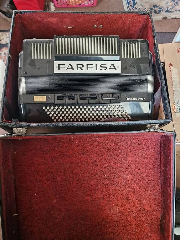 Musikinstrumente: Akkordeon FARFISA Mod. TX 12 M – Gebraucht aus Basel von FETAG_Brocki