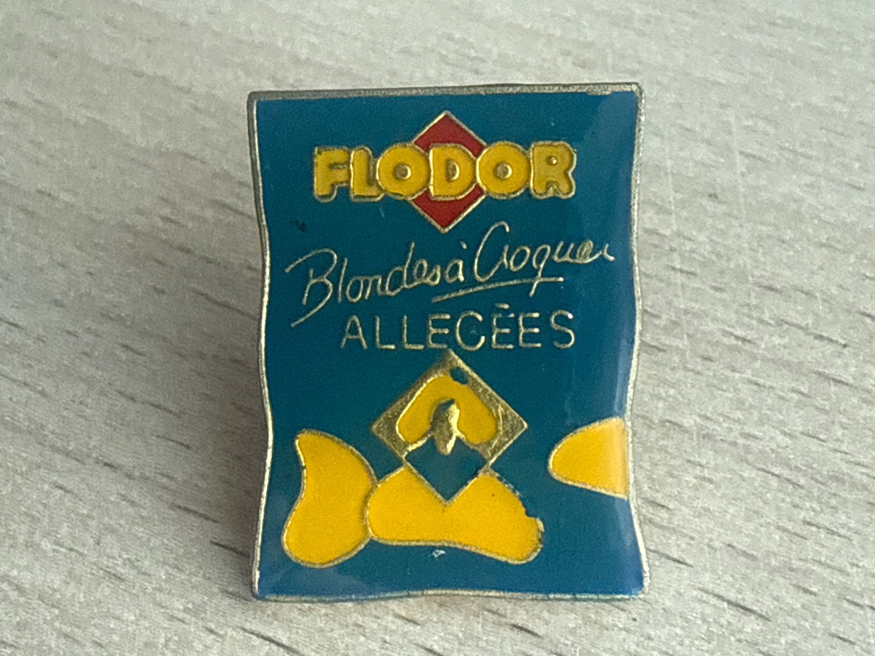 Plaketten & Abzeichen: Pin Flodor Blondes a Croquer Allecées – Gebraucht aus Glattbrugg von Schweigmatt