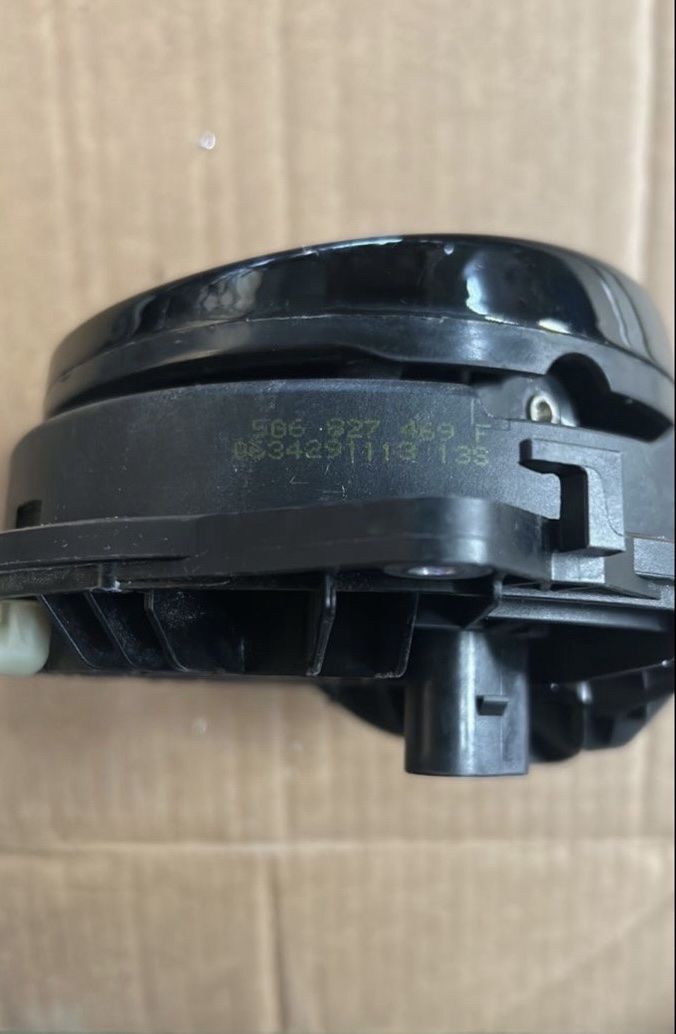 Volkswagen Tutti pezzi di ricambio auto: VW GOLF Heckklappe Griff  – Usato da Schübelbach venduto da shq_5dmt 2