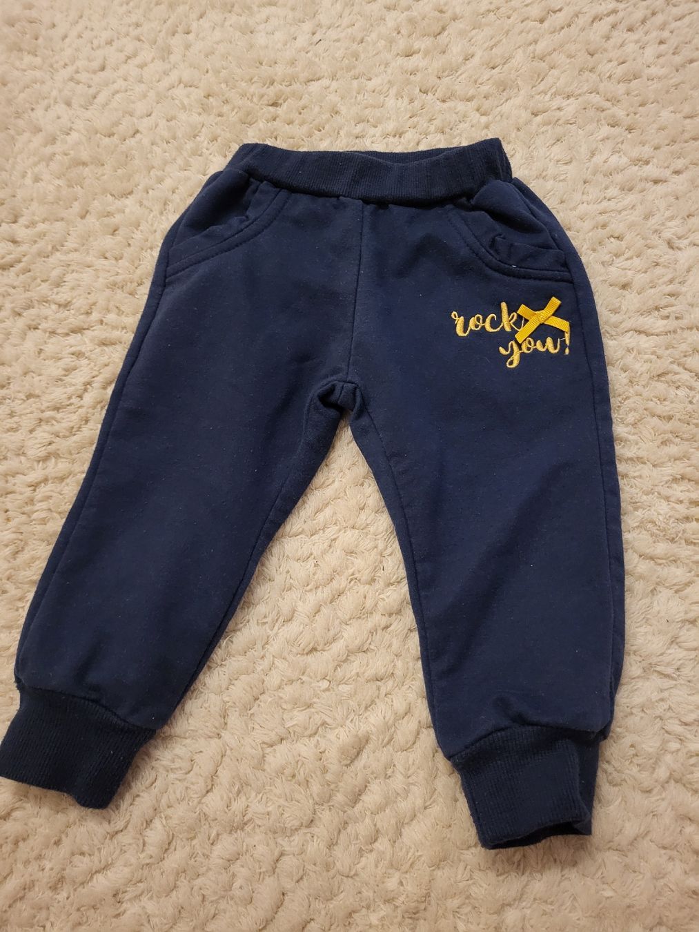 Pantaloni: Dunkelblaue Baby Hose 74/80 – Usato da Felben-Wellhausen venduto da Brummbaer90