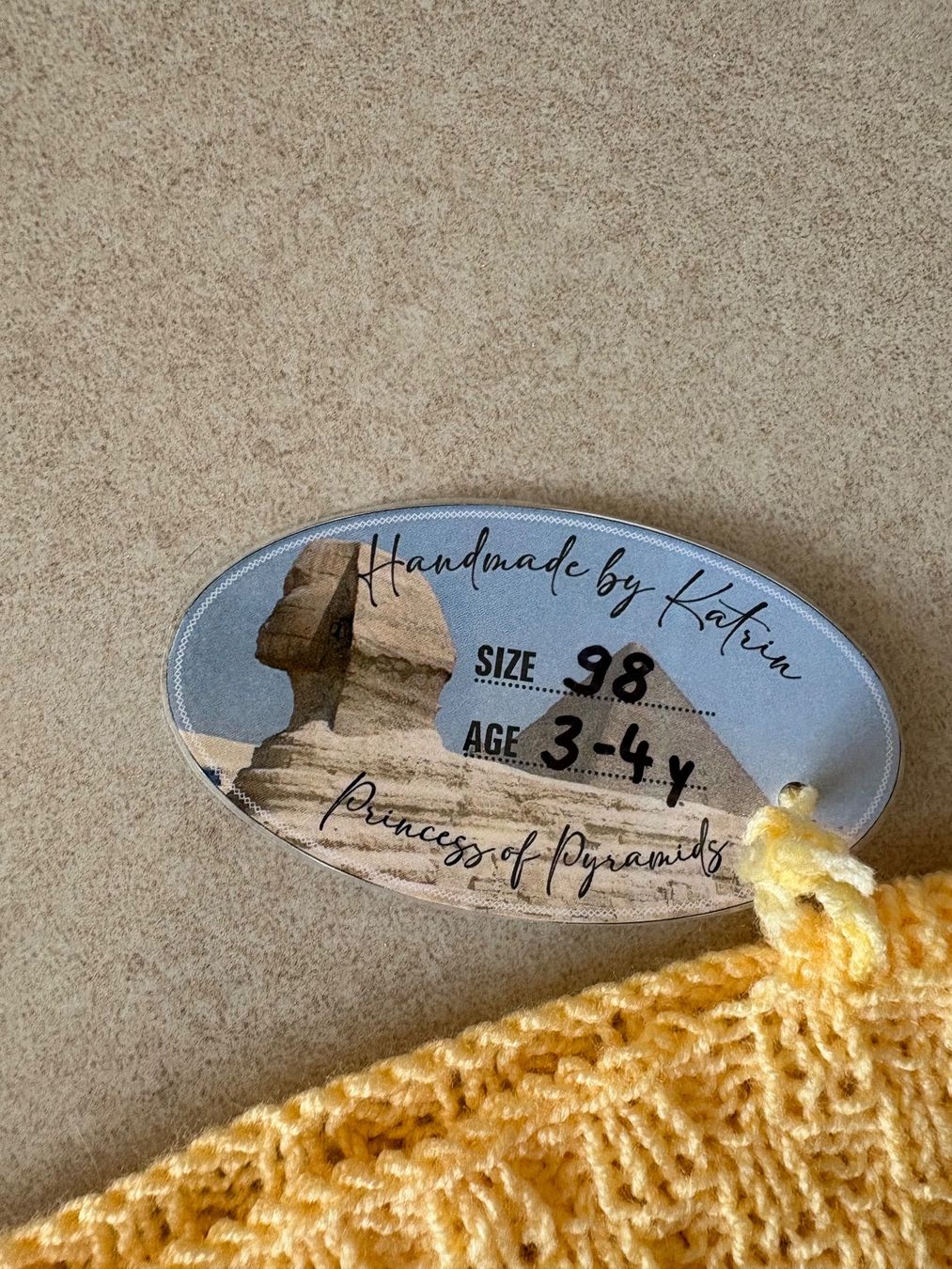 Maglioni & Felpe: Kinder Pullover handgestrickt hellgelb Grösse 98 – Nuovo e nell'imballaggio originale da Basel venduto da Tierschutz-Flohmi 3