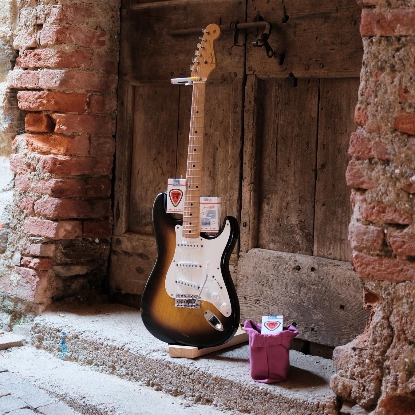 Strumenti musicali: Tuneretter Guitar Tuner – Nuovo e nell'imballaggio originale da Iseo venduto da Fandango-Guitars 4