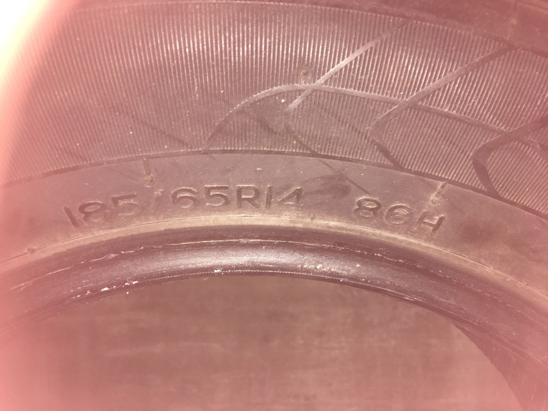 Pneus & Roues: 4 pneus 185/65 R14 – D'occasion à Blignou (Ayent) par DOLORESZ 2