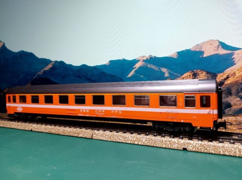 Voiture Corail Eurofima Roco – Classe 1 – Miniature Train HO – Occasion