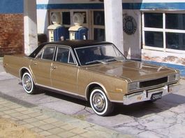 Dodge Coronado 1969-1979 Gold met. / schwarz 1:43 von Altaya