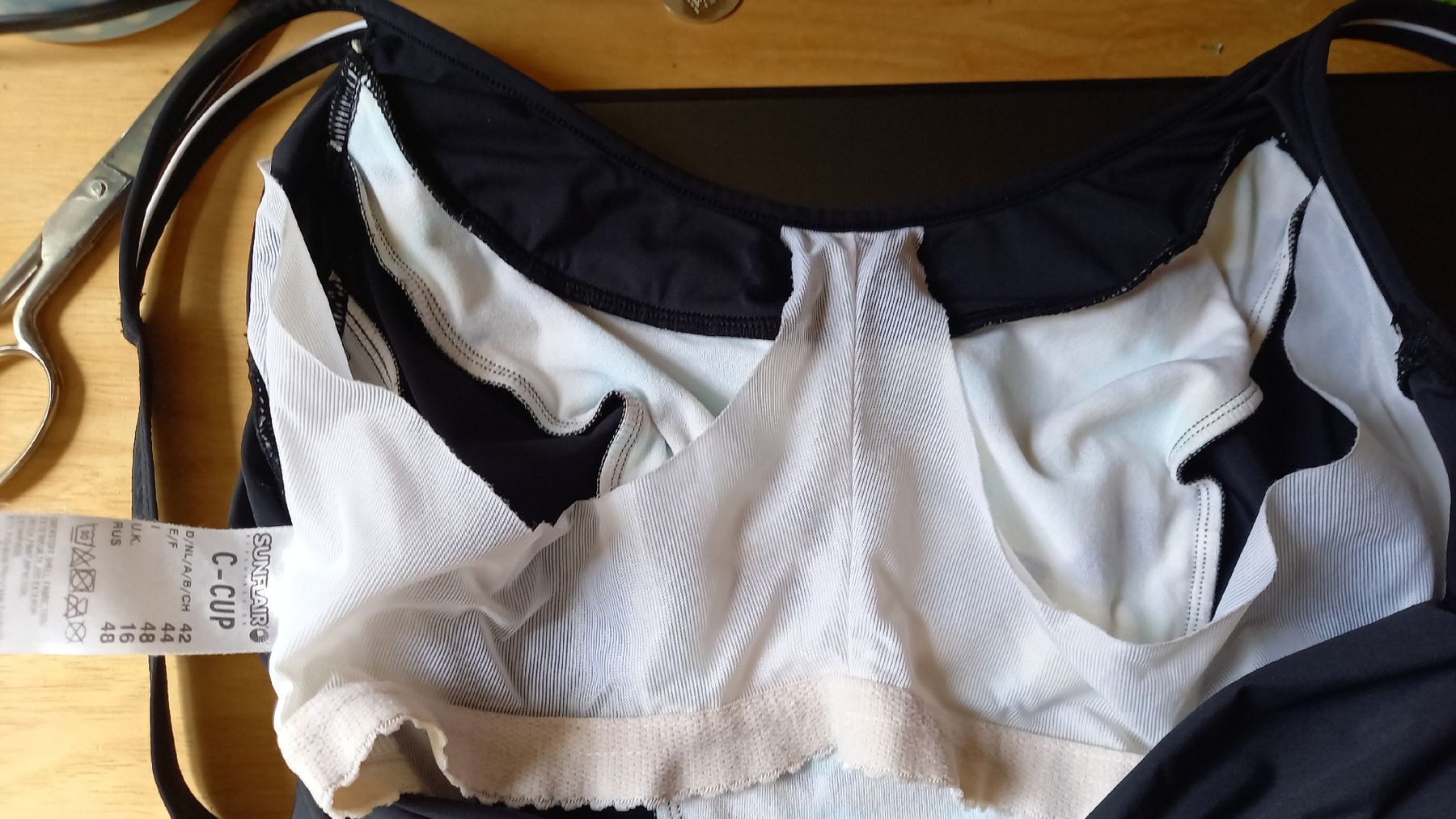 Badekleider & Bikinis: Badeanzug C-Cup Grösse 44 schwarz/gemustert  – Gebraucht aus St. Gallen von Otterndorf 2