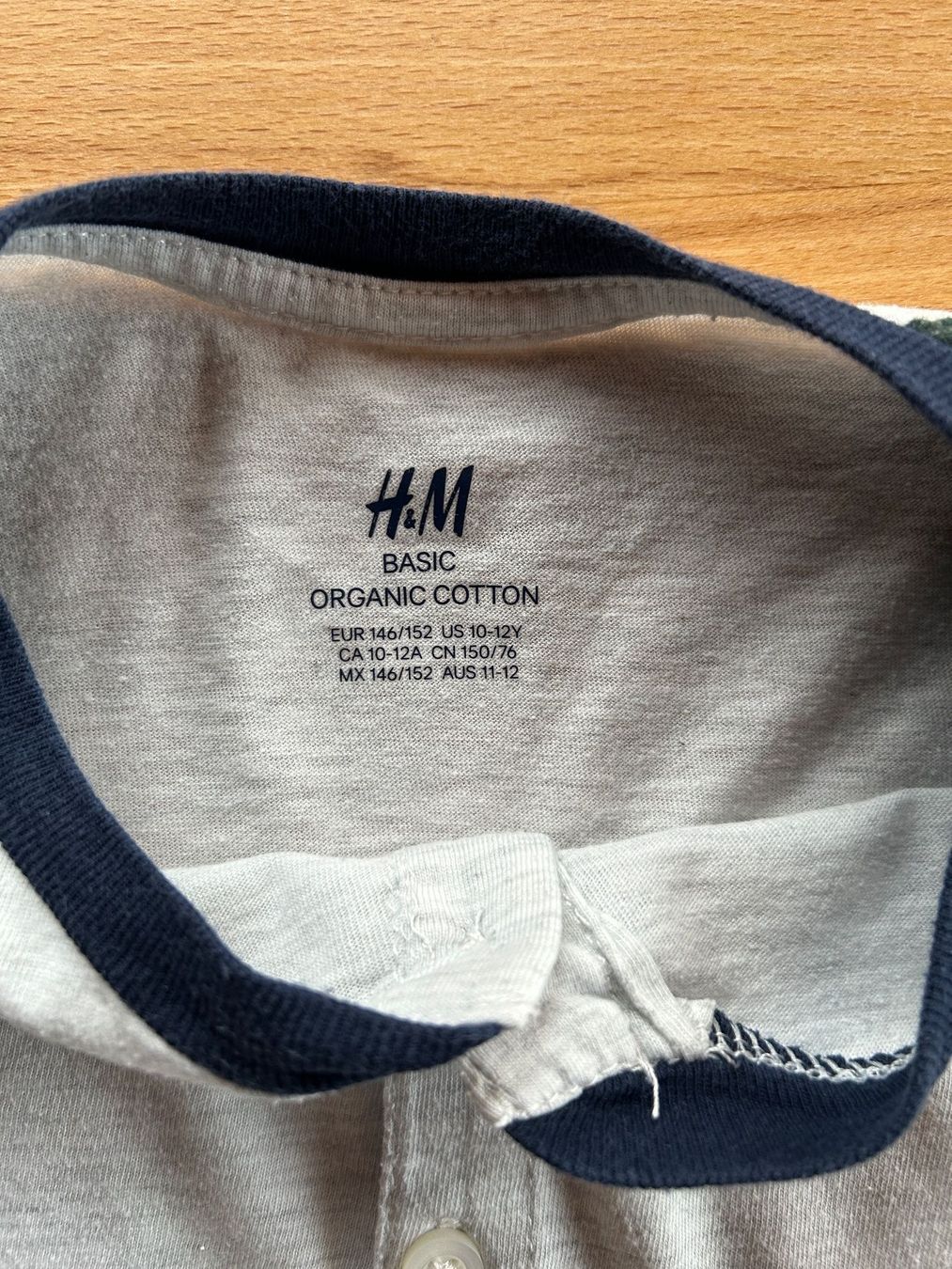H&M Hemden, T-Shirts & Polos: Weiss meliertes Kinder Langarmshirt Grösse 146/152 – Gebraucht aus Grosswangen von che_gr 1