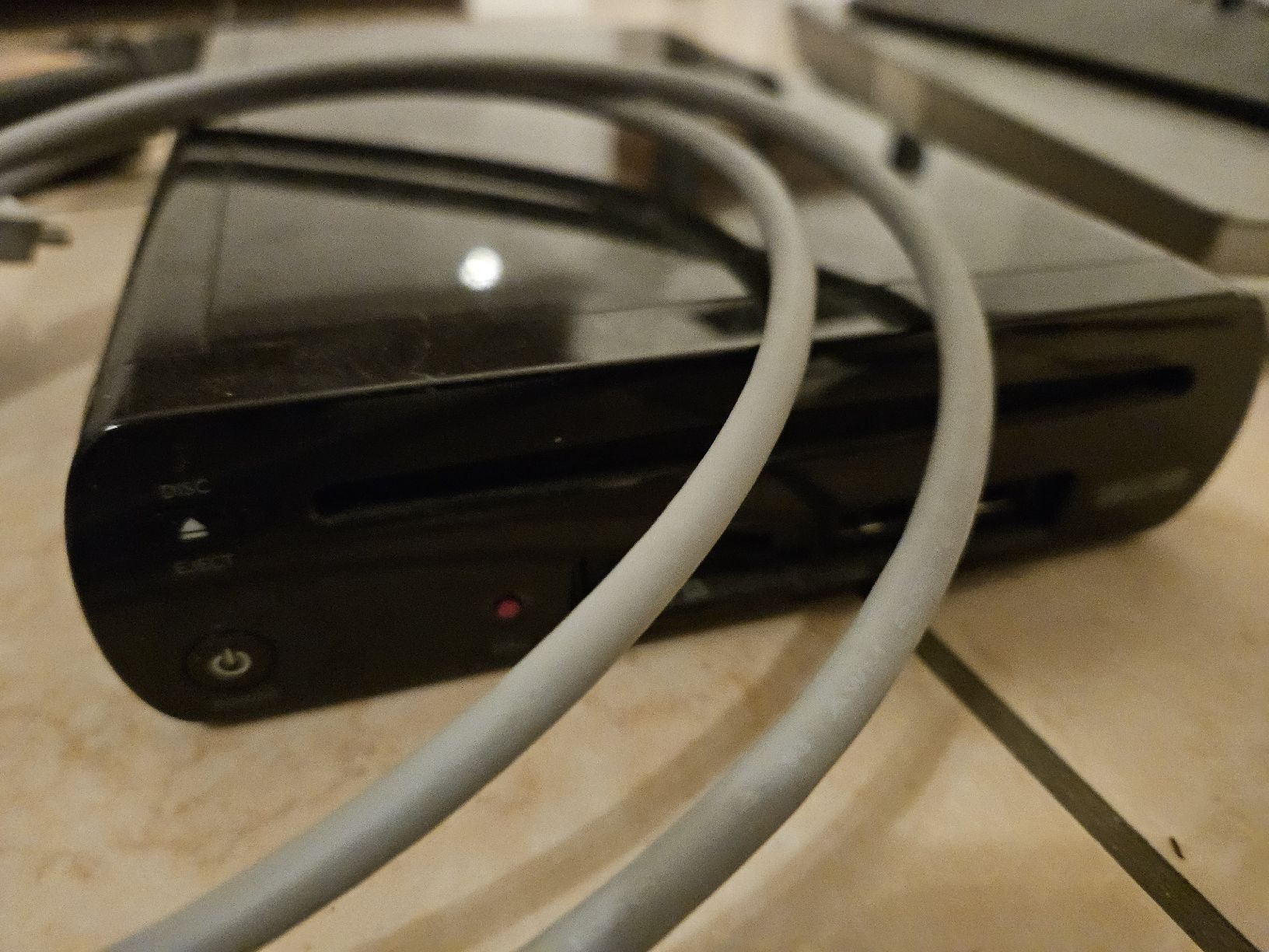 Nintendo Consoles: Console Wii U, manette et câble – Défectueux à St-Légier-La Chiésaz par emi_c86b 2