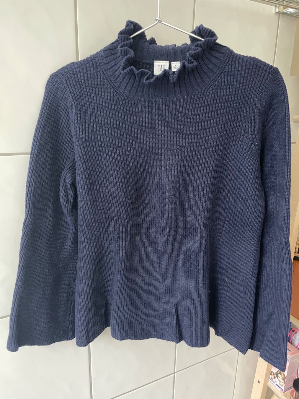 Gap Pullover & Sweatshirts: Hübscher blauer Gap Pullover mit Rüschenkragen Gr S – Gebraucht aus Zürich von Pony74