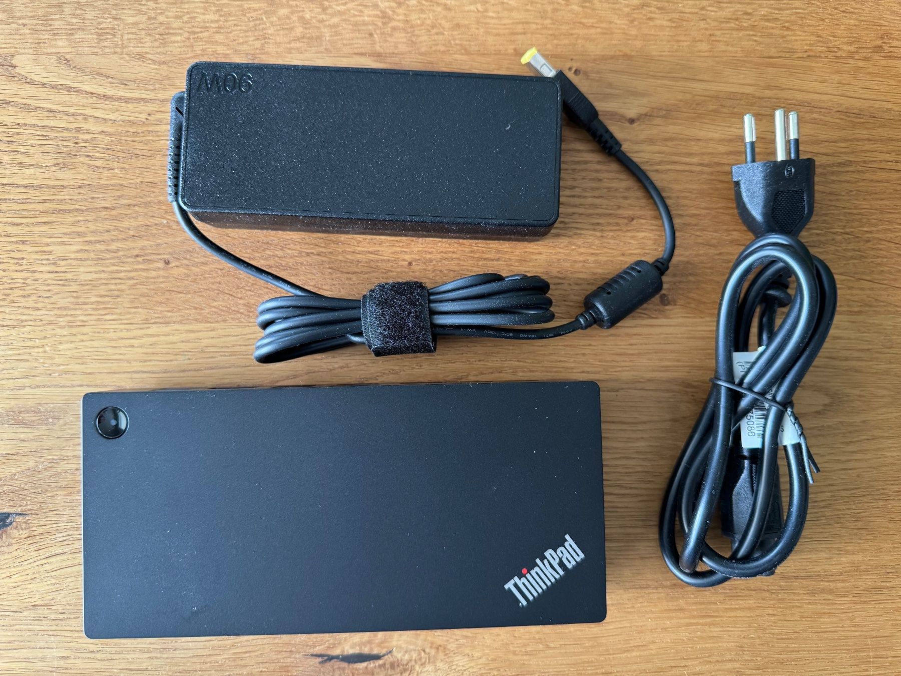 Lenovo Dockingstation: LENOVO Universal Docking-Station – Gebraucht aus Stäfa von Icejack