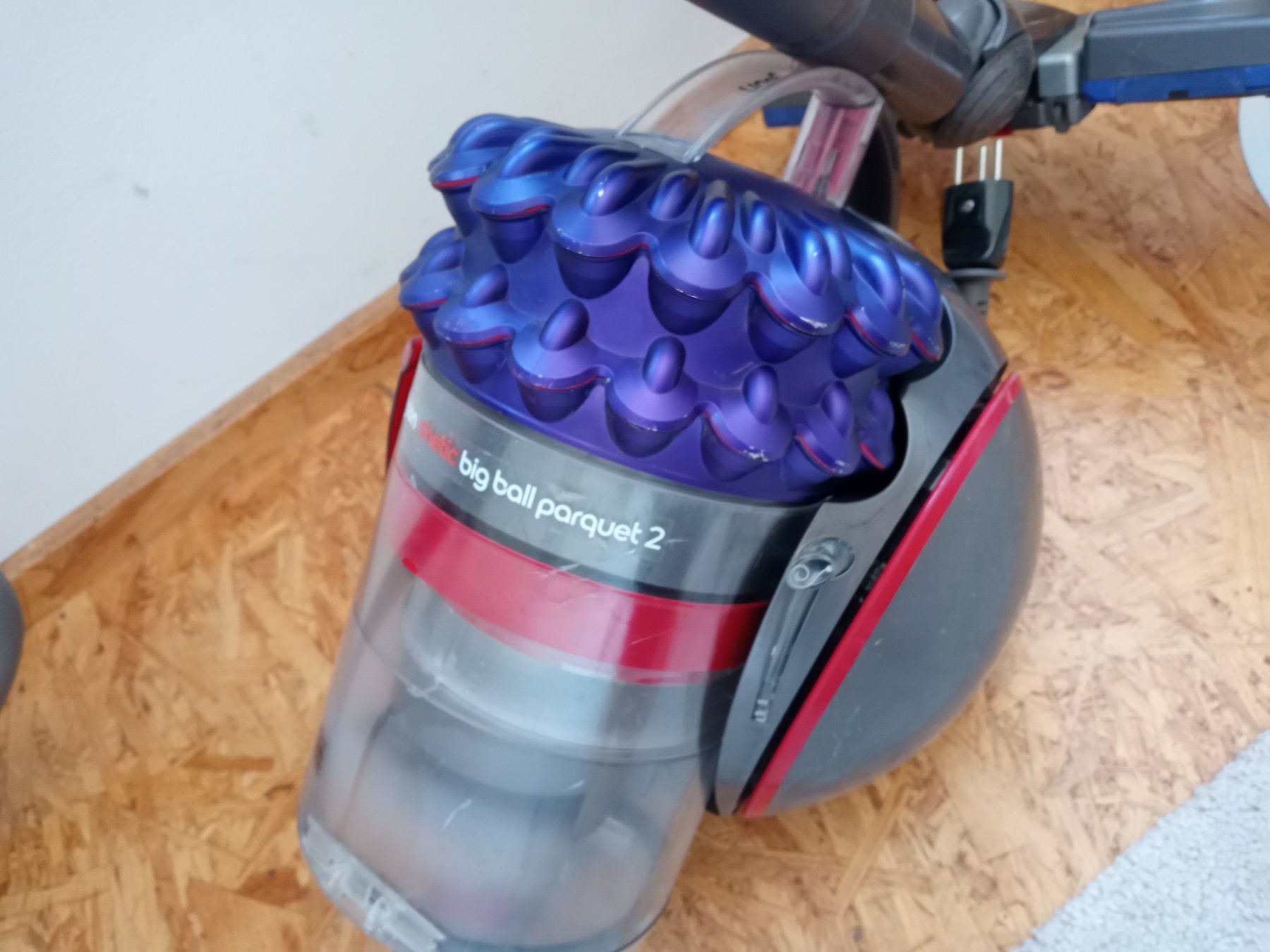 Dyson Aspirapolveri & Accessori: Dyson Big Ball Parquet 2 Staubsauger – Usato da Prez-vers-Siviriez venduto da Monija70 1