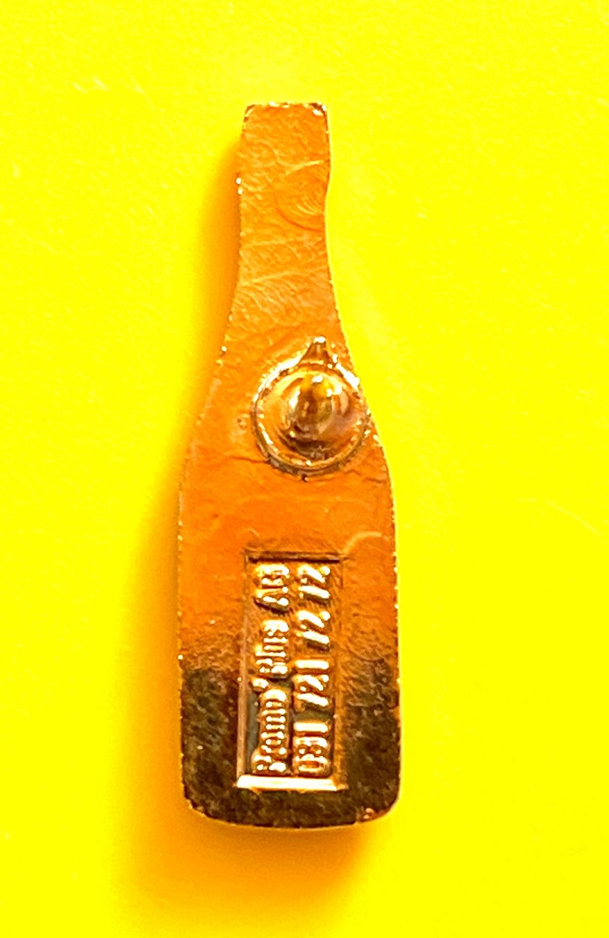 Placchette & Badge: Pin Pomery bouteille champagne – Usato da Renan BE venduto da johncactus 1