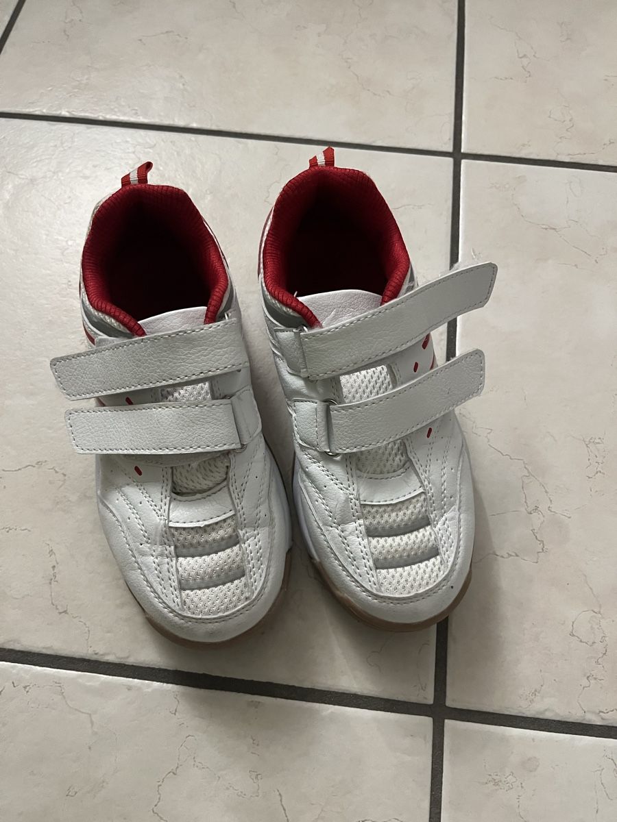 Scarpe per ragazzi: Hallenturnschuhe Grösse 32 – Usato da Zimmerwald venduto da wuff81