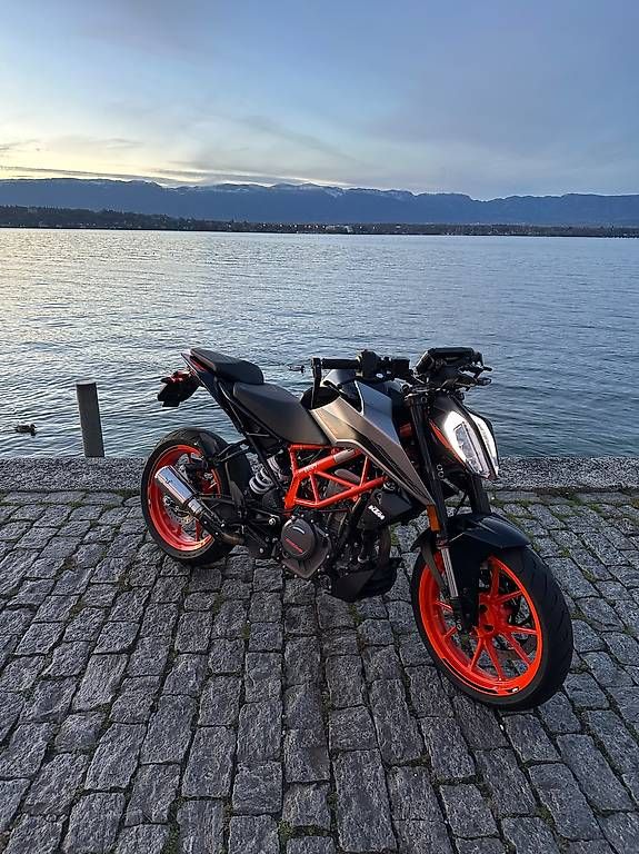 Strada: Ktm 390 Duke de 2022  – Usato da Chêne-Bourg venduto da yue_yxg9