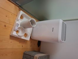 Mobiles Klimagerät mit Zubehör
