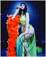 KATY PERRY - handsigniertes Grossfoto (20x25cm) mit COA