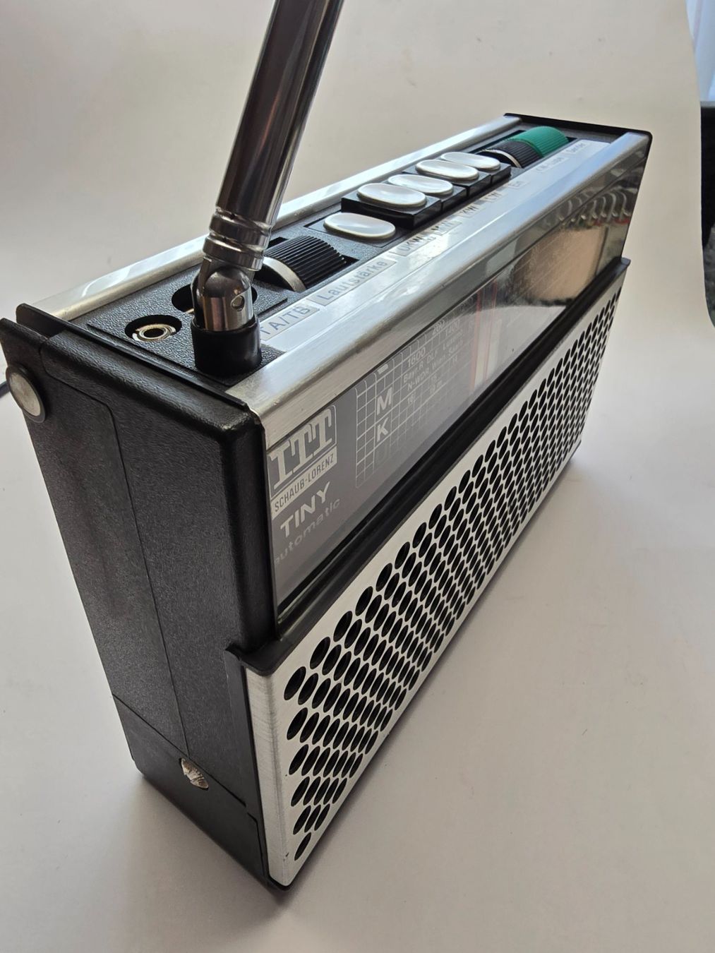 Radio: Kofferradio ITT Schaub Lorenz "TINY automatic 105A" von 1974 – Usato da Balgach venduto da Zwickau01 1
