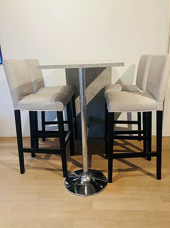 Set di tavolo e panche: 1 Tisch + 4 Hochstühle  – Usato da Zürich venduto da lam_8mxt