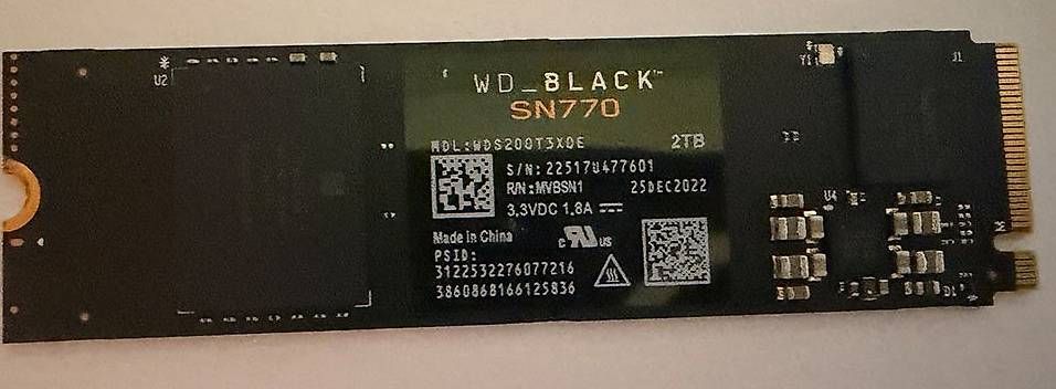 Dischi rigidi: 1 WD_BLACK SN770 NVM SSD, 2.0TB – Usato da Ittigen venduto da mar_m9sk
