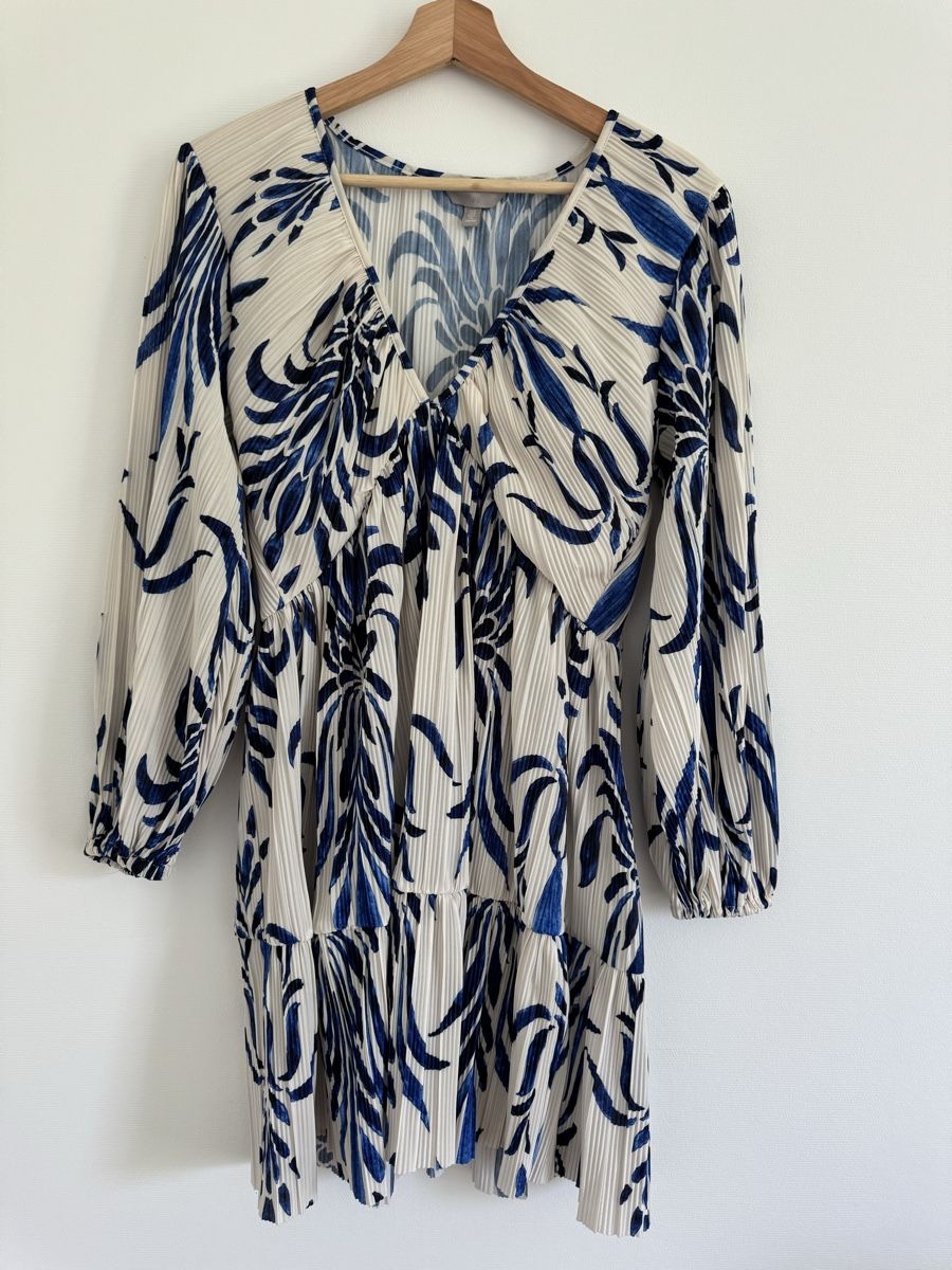 H&M Kleider: Plissee Kleid H&M – Gebraucht aus St. Gallen von nikolasbong