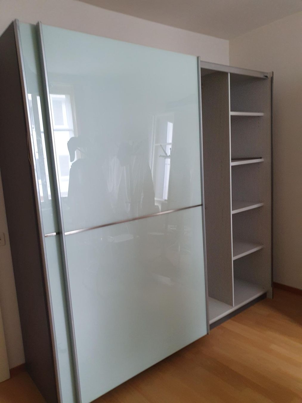 Armadi: Kleiderschrank mit Schwebetüren – Usato da Zürich venduto da wildflower26 4