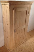 Antiker Tannenholz Schrank