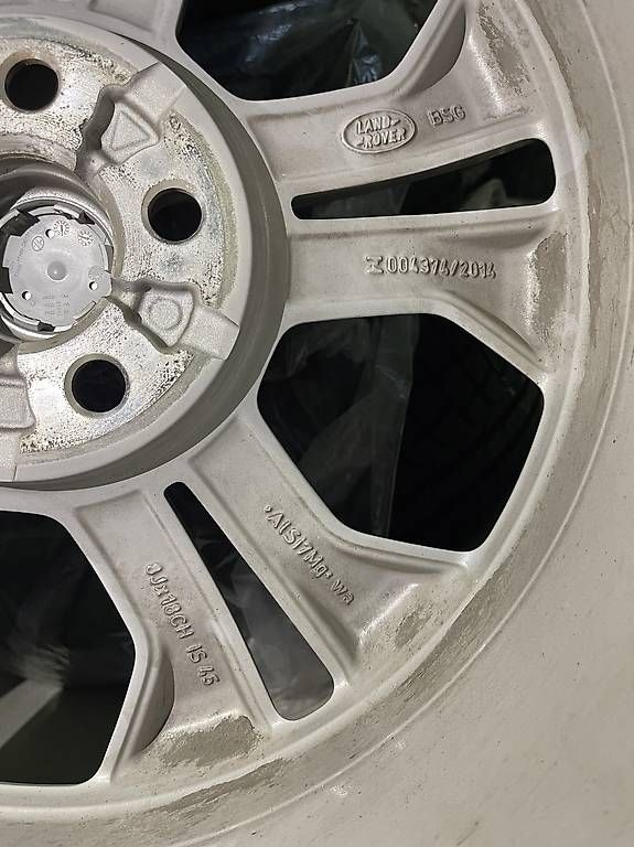 Pneumatici & Ruote complete: Land Rover Evoque Original Winterräder Pirelli  – Usato da Wädenswil venduto da Comfort99 4