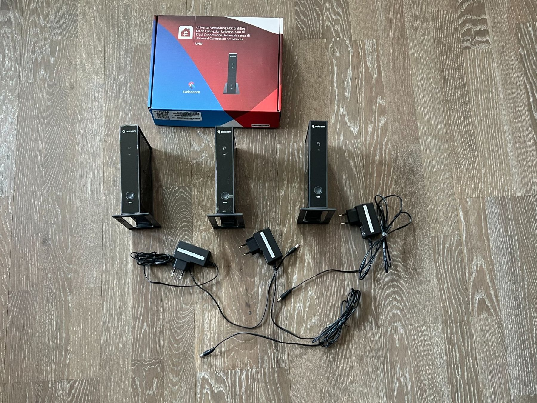 Netgear WiFi: 3 NETGEAR Wirless Wi-fi devices – Usato da Rivera venduto da poweradem05