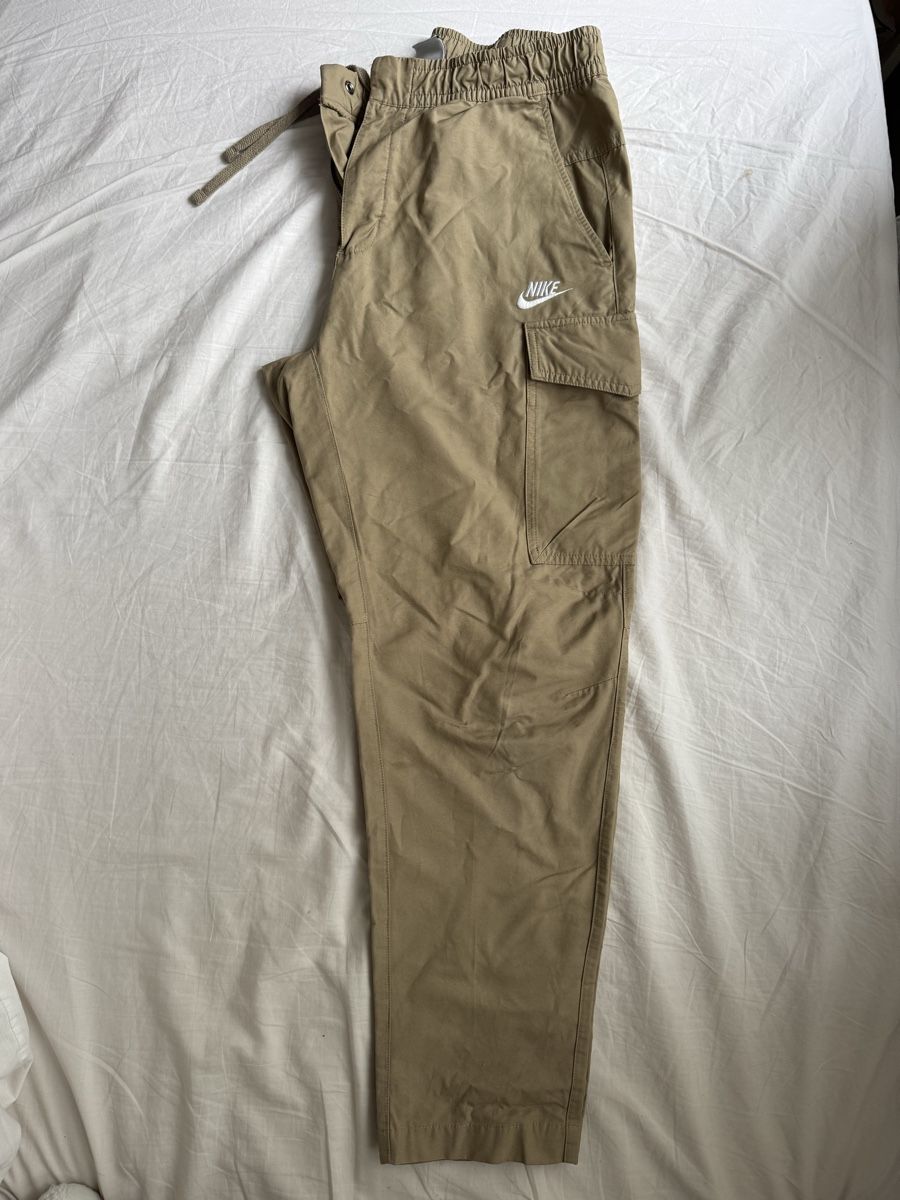 Nike Pantaloni: Pantalon Nike beige – Usato da Lausanne venduto da Michel_Ozcan 1
