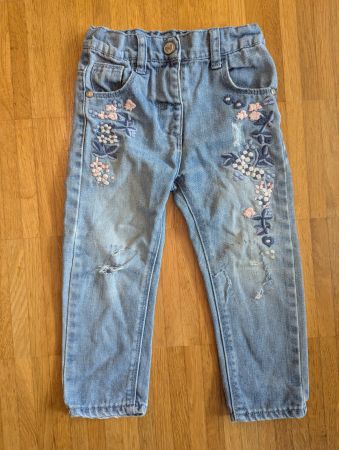Süessi Jeans mit Blumenstickerei, Grösse 92 ❄️🍁