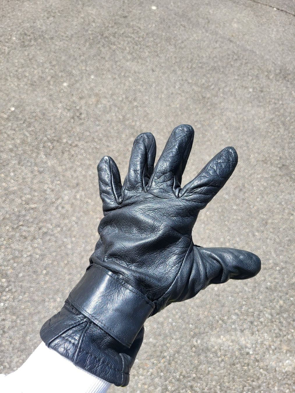 Handschuhe & Handstulpen: Leather gloves – Gebraucht aus Wallisellen von ire_z2yn 1