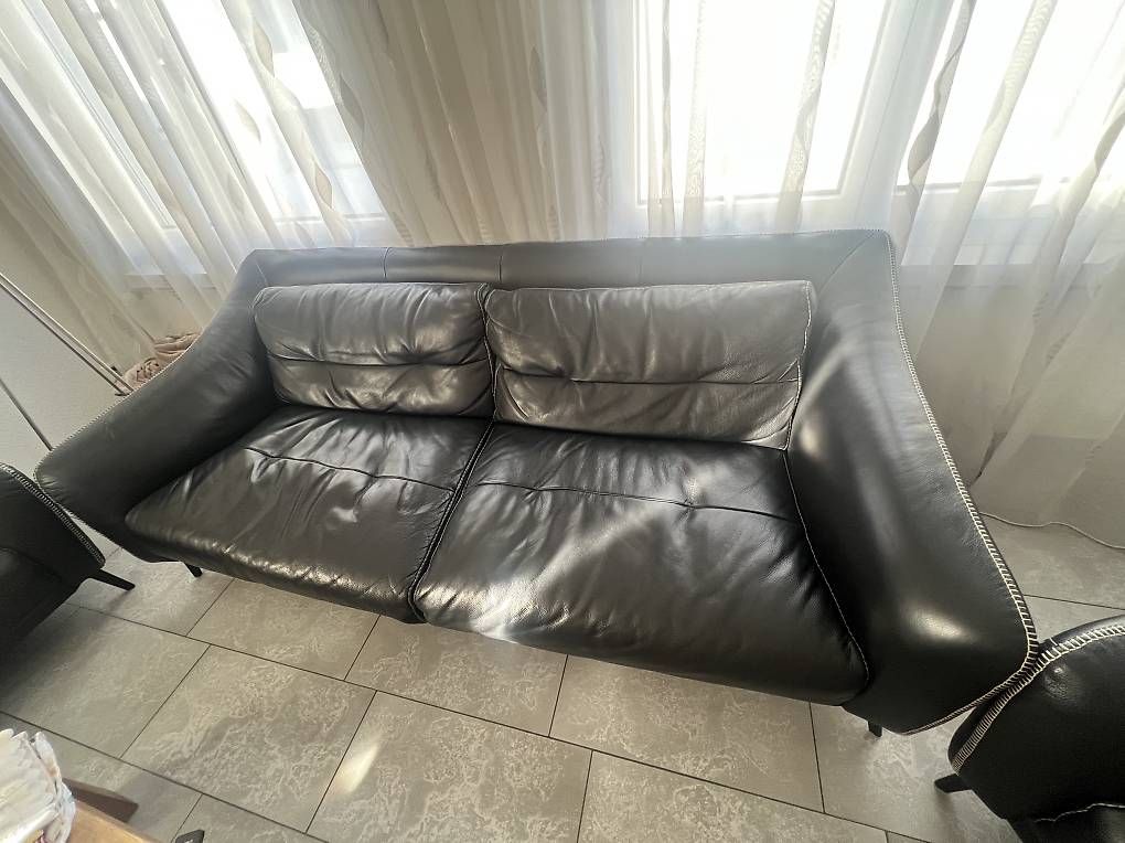 Divani: Sofa aus Echtleder schwarz – Usato da villmergen venduto da Giulau 3